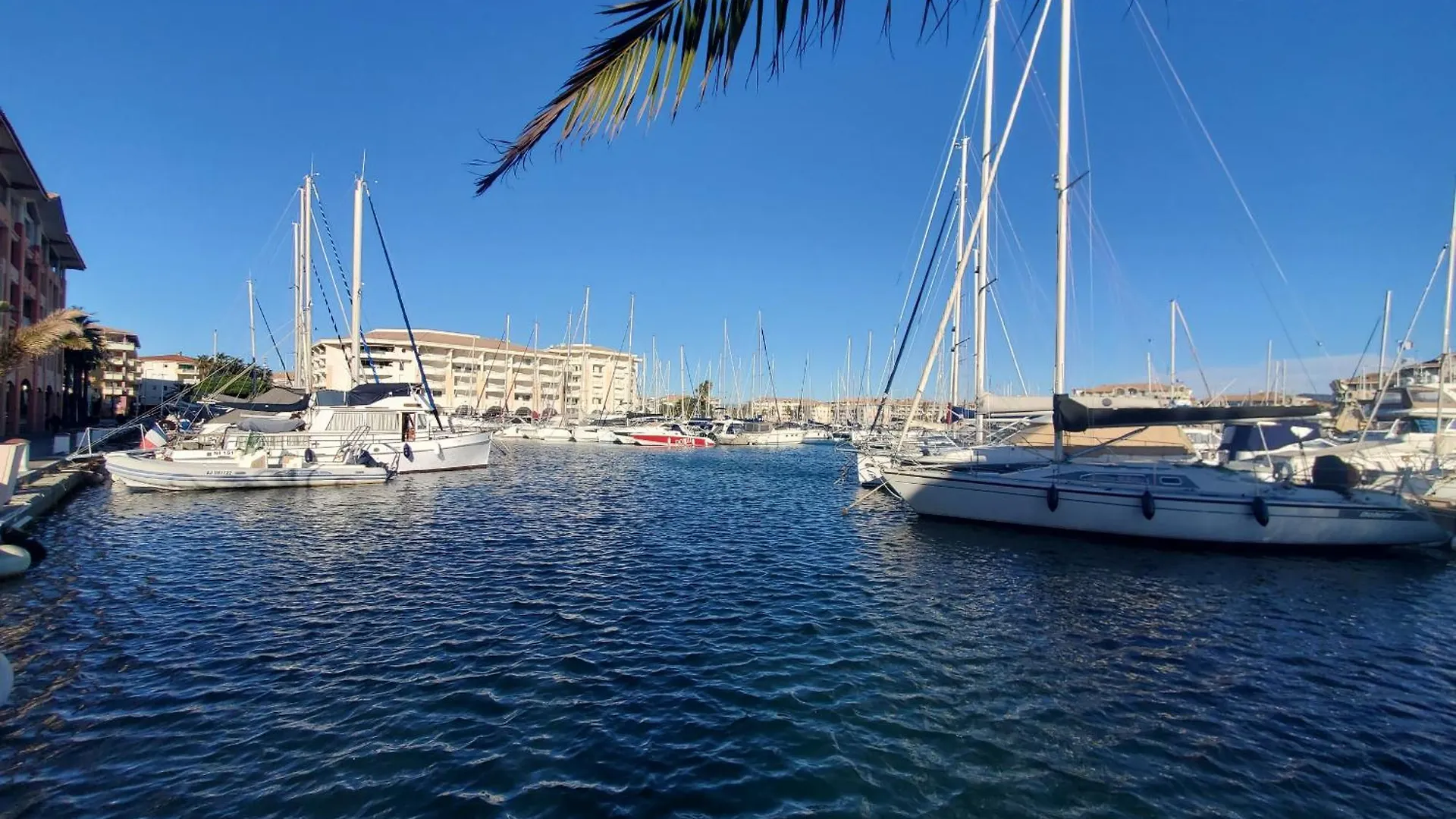 Le Must Cap Hermes, Incroyable Vue Sur Port, T2- Frejus 0*,